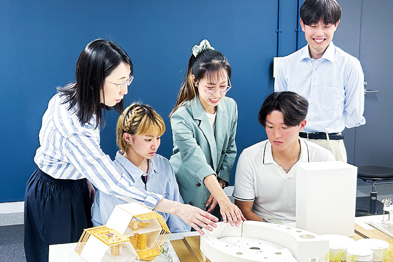個別指導によるデザイン能力・表現力を養う