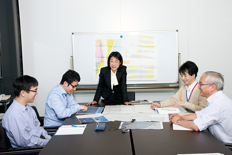 福島プロジェクトのメンバー（左から）武田尚さん、田島佑輔さん、北小路さん、吉本治樹さん、藤谷克昭さん