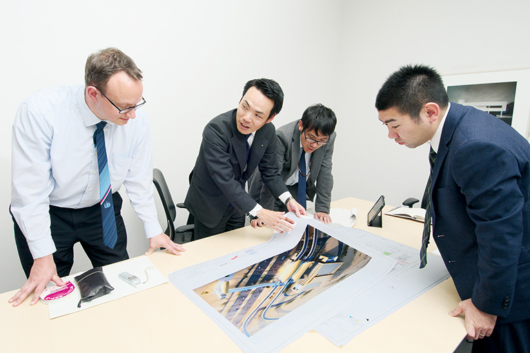 国内最大の高速バスターミナル「バスタ新宿」と、隣接する「JR新宿ミライナタワー」の入札から竣工までを担当